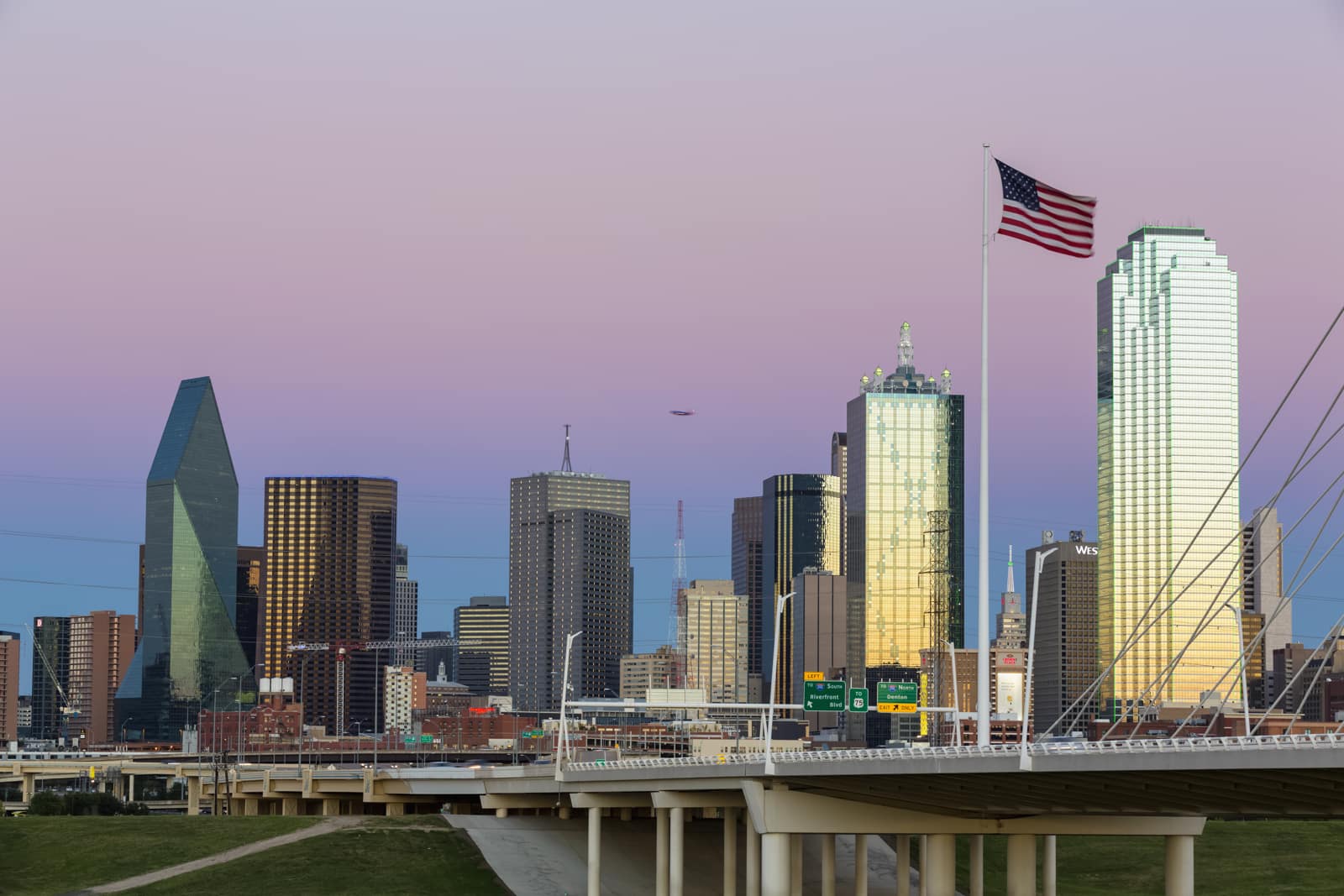 usa is modern babylon-texas-dallas-skyline-at-dusk